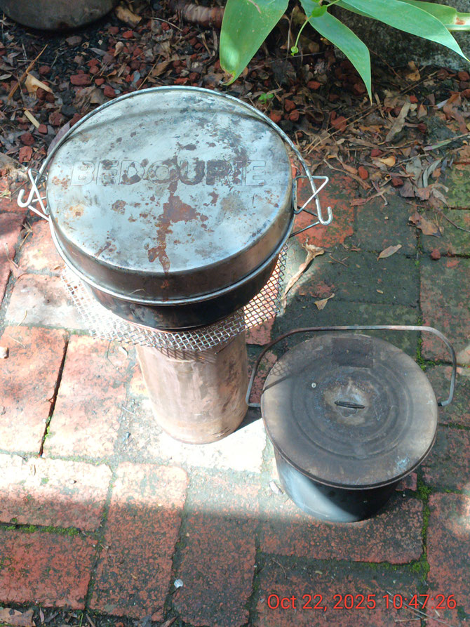 Navigator 'Environmentalist' V3 with "Bedourie" Dutch oven (cooking) and 5L billy (water pasteurization) 