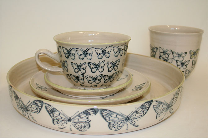 Schale, Auflaufform ,Tablett 56€   Frühstücksteller 24€ Unterteller 12,50€  Grosse Tasse Bowl Form  23€Uni Farbig   