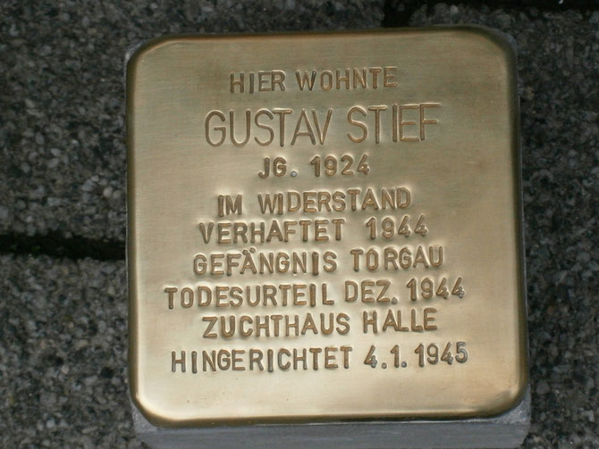 leider keine Bilddokumente des Widerstandskämpfers, sondern nur der Stolperstein in der Waisenhausstraße