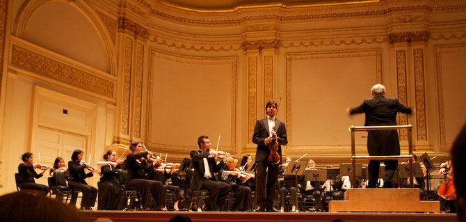 Paco Montalvo violinist played at Carnegie Hall in Nueva York