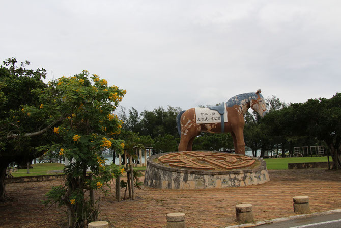 宮古島　サニツ浜　馬　オブジェ