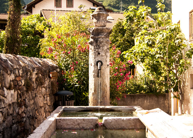 Brunnen auf dem Kastelaz-Hügel, Tramin