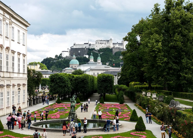 Mirabellgarten mit Blick auf die Festung