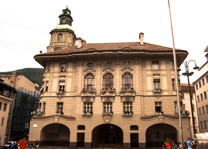 Unter Denkmalschutz stehendes, neobarockes Rathaus am Rathausplatz