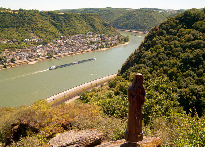 Die betende Nonne. Blick auf Kestert und Hirzenach.