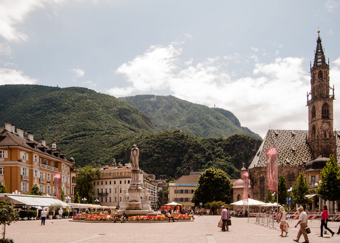 Waltherplatz. Rechts die Dompfarrkirche