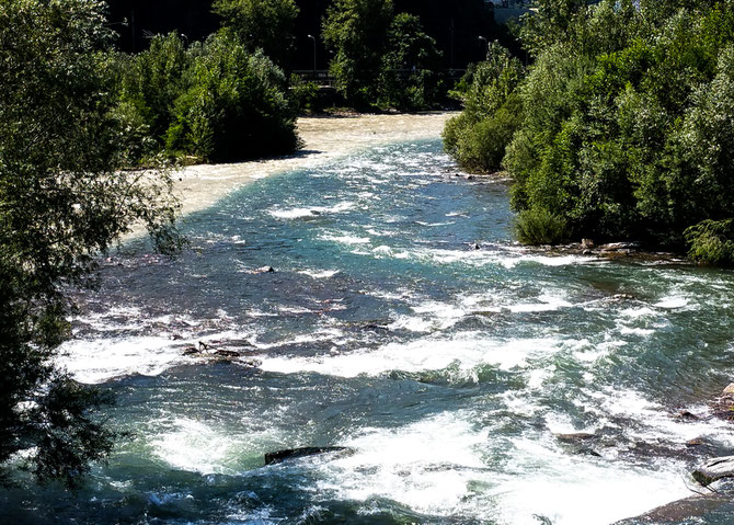 Der Talferbach mündet in die Eisack. Bozen