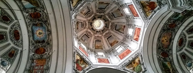 Die Deckengemälde im Hauptschiff des Salzburger Doms