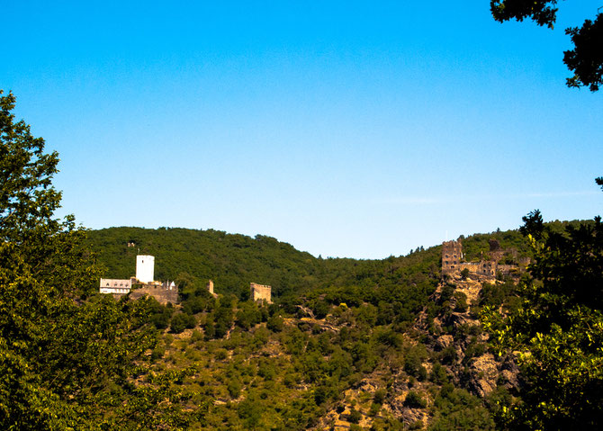 Die feindlichen Brüder. Burg Sterrenberg (links) und Burg Liebenstein (rechts), oberhalb von Kamp-Bornhofen.