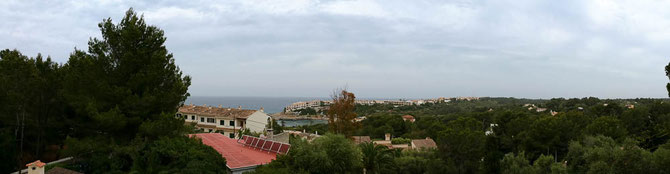 Blick vom Dach der Casa Ciclista auf die Cala Murada.
