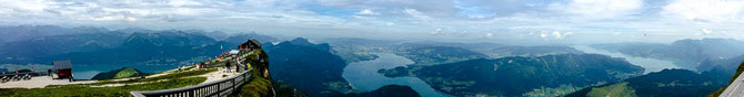 Schutzhütte Himmelspforte mit Blick auf den Wolfgang-, Mond-, Fuschl- und Attersee