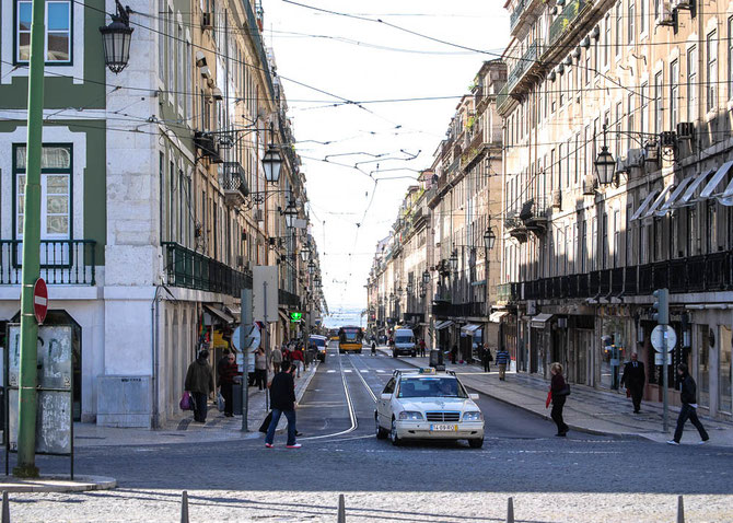Einer der -zig Straßenzüge zum Rio Tejo
