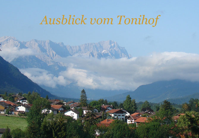... vielleicht der schönste Panoramablick Oberbayerns über das Loisachtal bis hin zur Zugspitze.