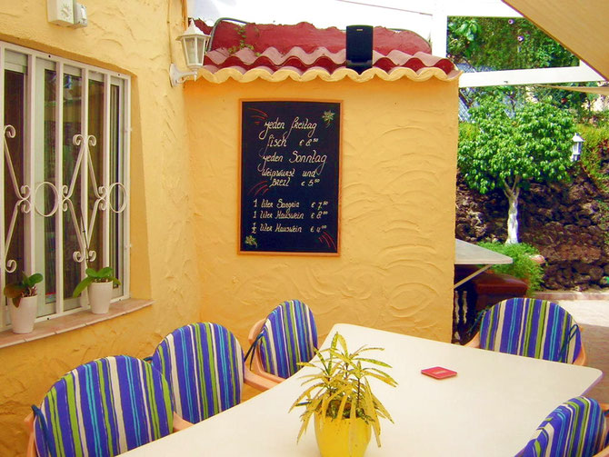 Gemütliches Bistro für herrliche Urlaubsstunden am Pool