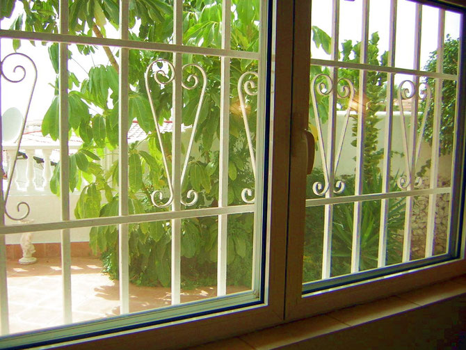 Bild:Blick aus dem Schlafzimmer zur Terrasse