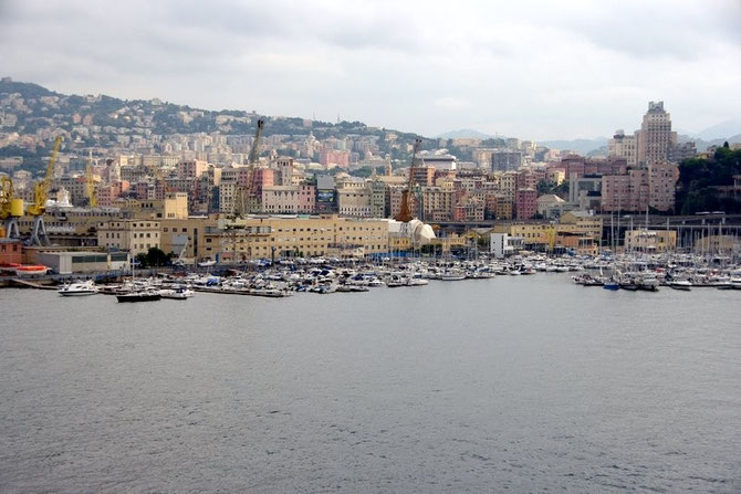  Impressionen Genua Hafenausfahrt