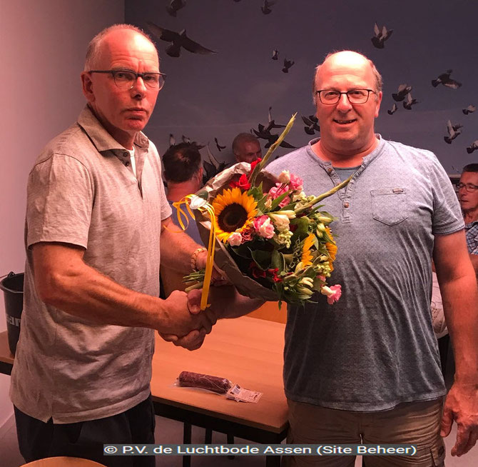 De bloemen voor de 1e prijs gaan dit weekend naar Tonny Snijder, van de Combinatie Snijder-Mulder