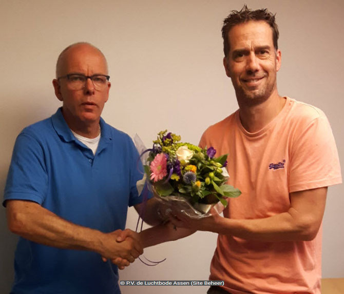 De bloemen voor de 1e prijs gaan dit weekend naar Edwin Schuiling