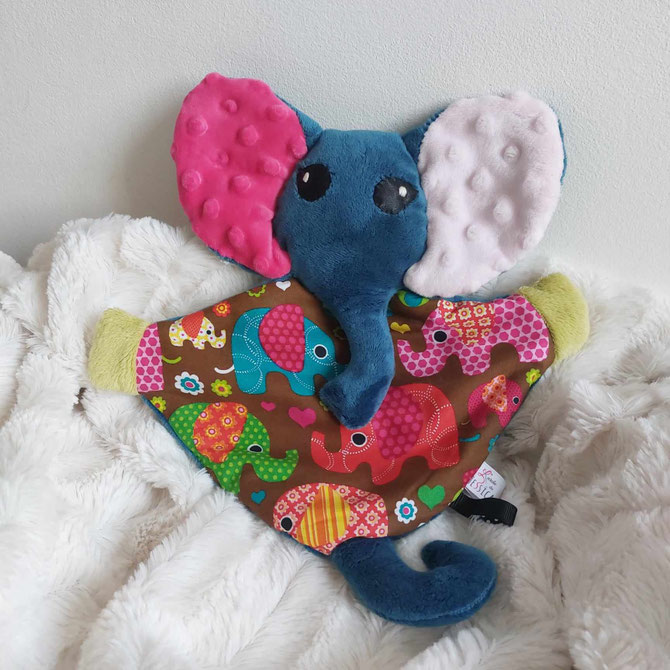 DOUDOU PLAT ÉLÉPHANT BLEU ET ROSE FAIT MAIN L'ARCHE DE JESSICA