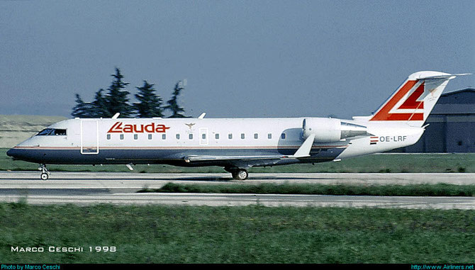 Il CRJ1 di Lauda Air, OE-LRF, ripreso in una delle due rotazioni giornaliere su Vienna.