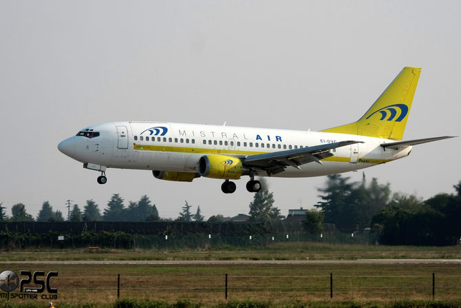 EI-DVC B737-33A(QC) 25426/2172 Mistral Air