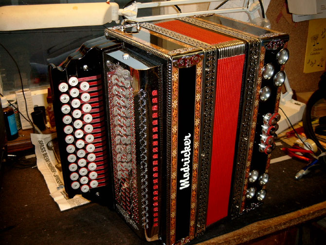 Steierische Harmonika 3 reihig, 4 reihig, 2 chörig, 3chörig verschiedene Design, Holzfurnier