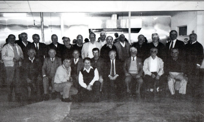 Group photo of past Executive  and Audit Committee Members at Messinian House 29/8/1999