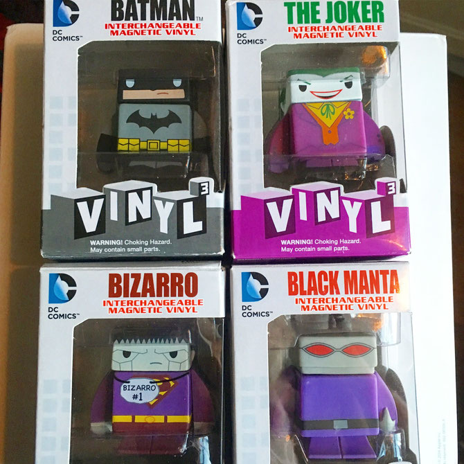 Vinyl cube figures : Batman, The Joker, Bizarro and Black Manta.