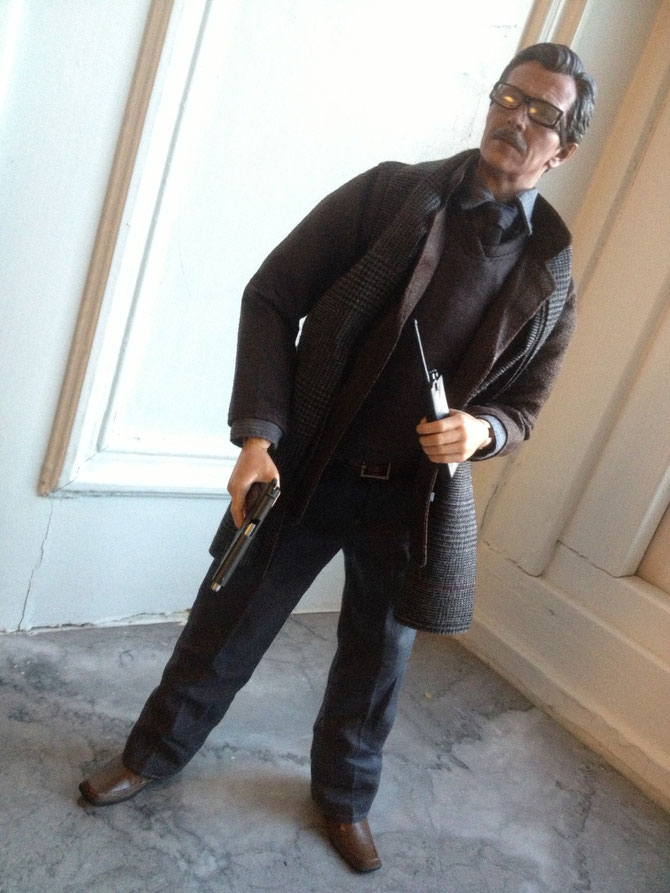 Commissioner Gordon (Gary Oldman) 12-inch figure.