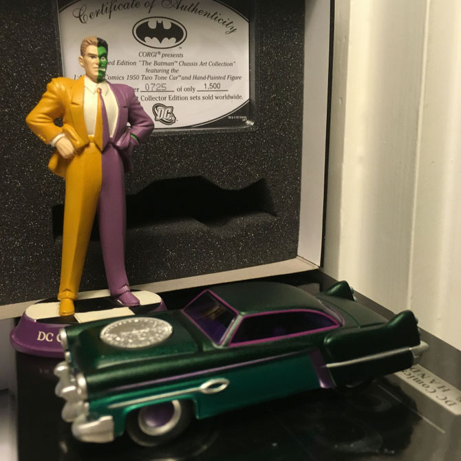 Two-Face figurine and Two-Face's two-tone car, from Corgi Chassis Art Collection 2007.