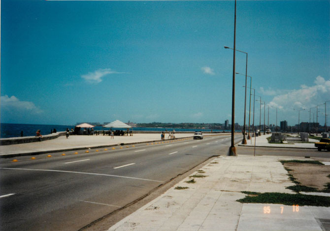 「カリブ海の真珠」ハバナの海岸道路
