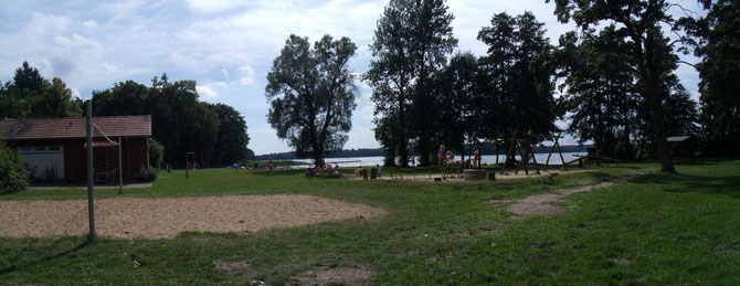 Strandbad mit Spiel- und Volleyballplatz