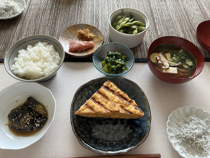 次の日のお昼は、今度こそ和食。厚揚げは大好物でもあります。ごちそうさまでした。