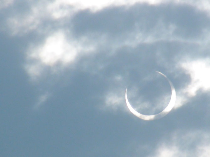 Totale-Ring-Sonnenfinsternis am Äquator über Uganda | Foto: J. Nitzsche