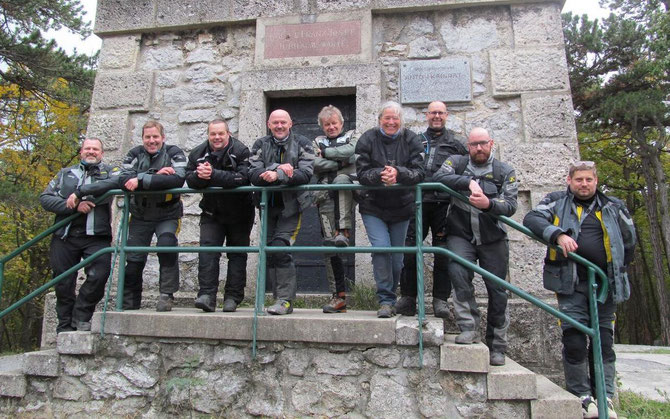 Zwischenstopp an der Jubiläumswarte am Harzberg bei unserer Touratech-Tour im Oktober 2015