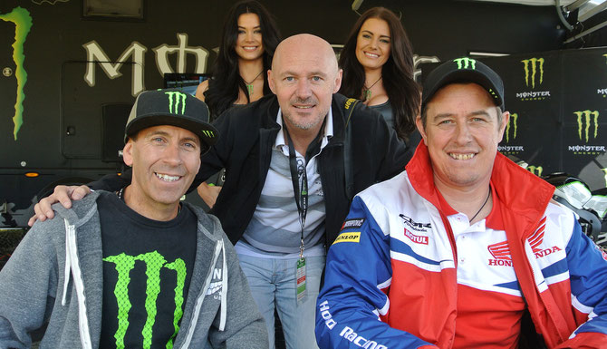 Drei coole Jungs auf einem Bild: Mit Speedway-Weltmeister Greg Hancock und John McGuinness