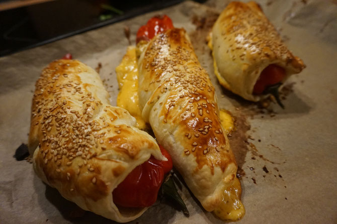 Rezept gefuellte Spitzpaprika mit Kraeuter Frischkaese im Blaetterteigmantel