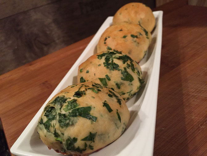 Rezept Teigbaellchen mit Petersilie im Teig und Feta Fuellung - Peynirli Pogaca