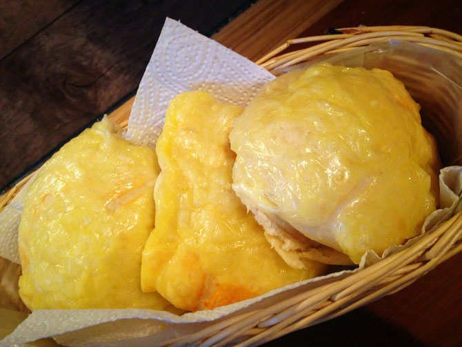 saftige selbstgemachte Käsebrötchen