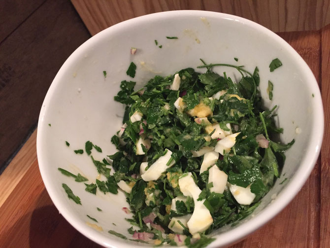 Rezept Petersilie Salat mit Ei und Olivenoel