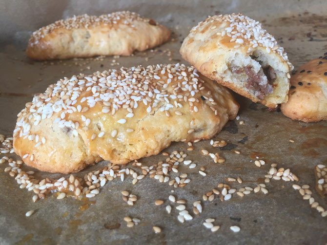 super saftige Teigbaellchen mit Feta und Tomate - Peynirli Pogaca