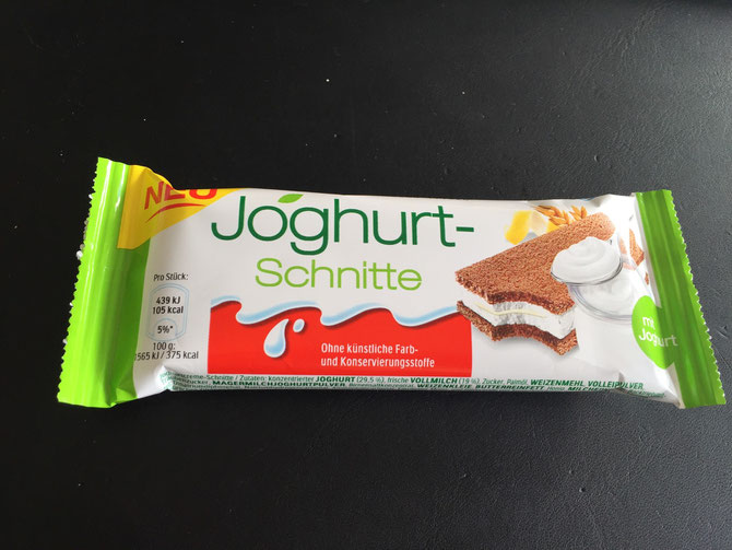 Spoiler Joghurt Schnitte von Ferrero wie Milchschnitte