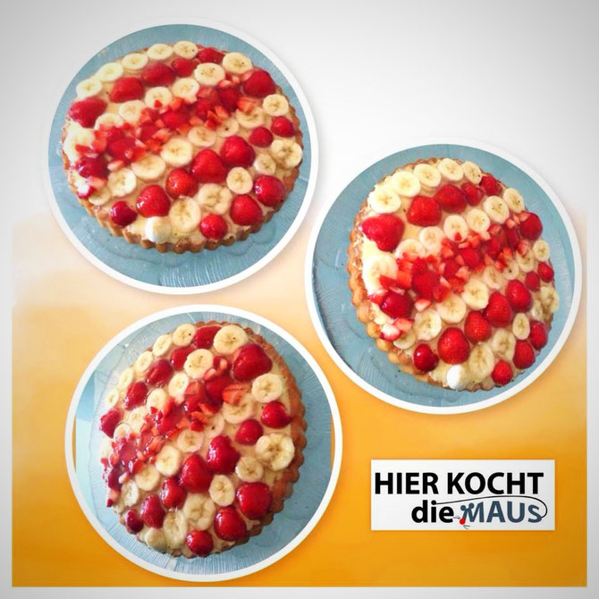 Einfacher Kuchen mit Erdbeeren und Banane auf einer Vanillecreme