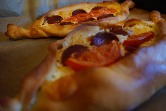 Rezept Pide- Teigschiffchen | mit Sucuk und Kaese