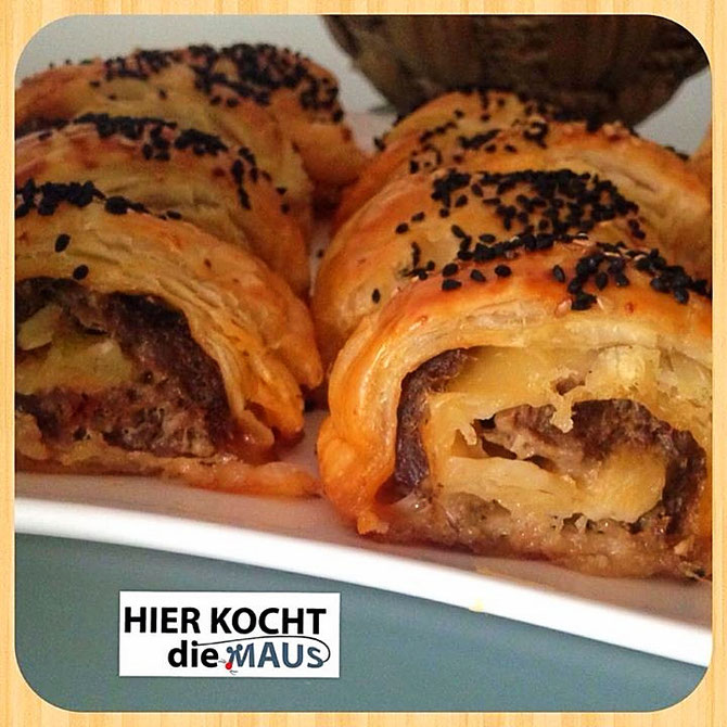 schneller Blätterteig-Strudel mit Hackfleisch und Kaese