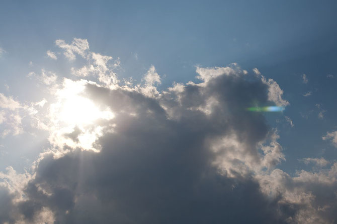 北海道の太陽と雲