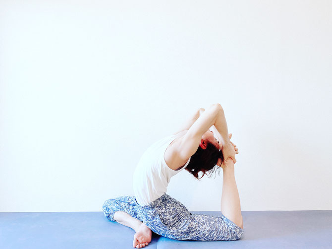 合田賢二ごうだけんじ godakenji ヒョニ ひょに ヨガよが yoga エーカパーダラージャカポタアーサナ eka pada rajakapotasana5