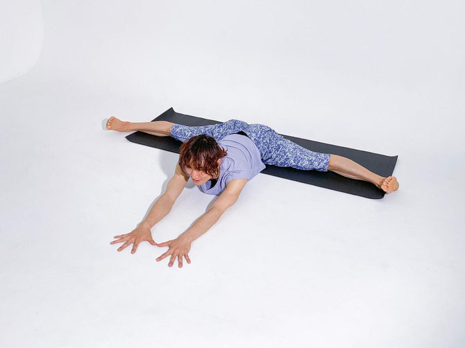 合田賢二 ヒョニ ひょに ごうだけんじ ゴウダケンジ yoga ヨガ よが 開脚前屈 股関節ほぐしフローヨガ