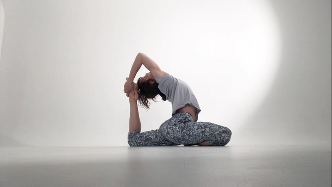 合田賢二 ヒョニ ひょに ごうだけんじ ゴウダケンジ yoga ヨガ よが 股関節ほぐしフローヨガ カポターサナ