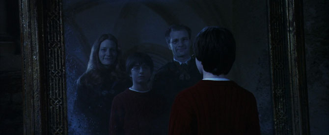 Harry devant le Miroir du Riséd (Harry Potter à l'école des sorciers - 2001)